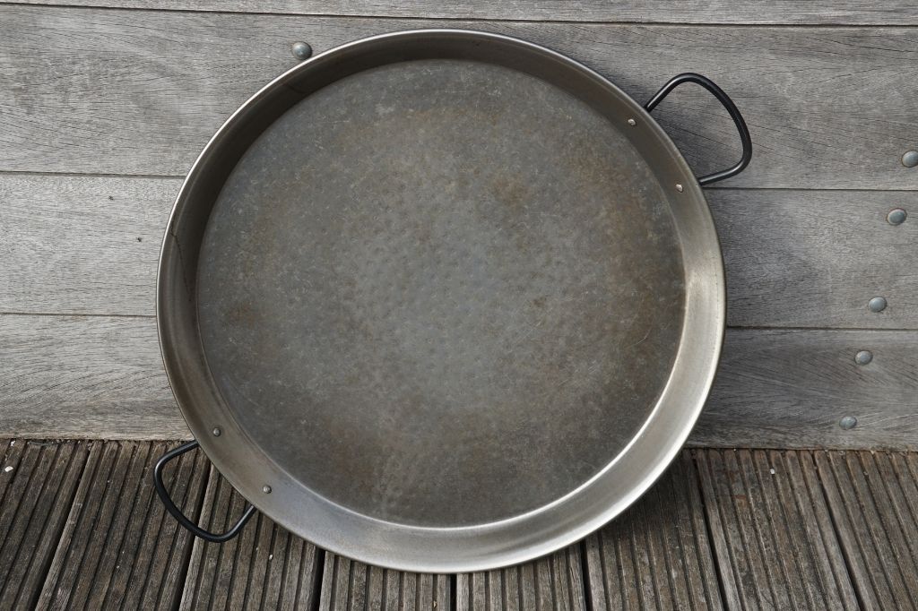 Welche paellapfanne kaufen Vergleich verschiedener Paellapfannen aus Stahl und Emaille.